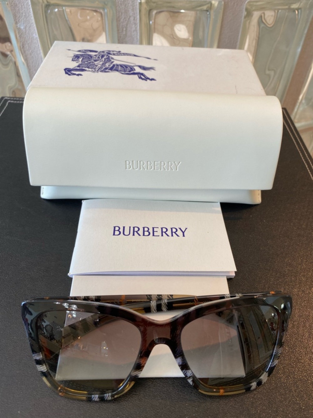 BNWT Burberry Nova Check Tortoiseshell Cat-Eye Sunglasses with Brown Lenses